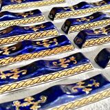 10 anciens porte couteau Gien Renaissance fond bleu