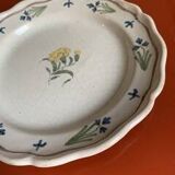 Late 18th century earthenware plate with dandelion decoration