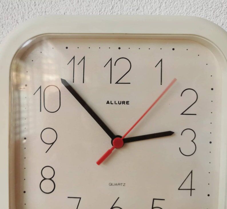 Vintage plastic wall clock Allure, 1980