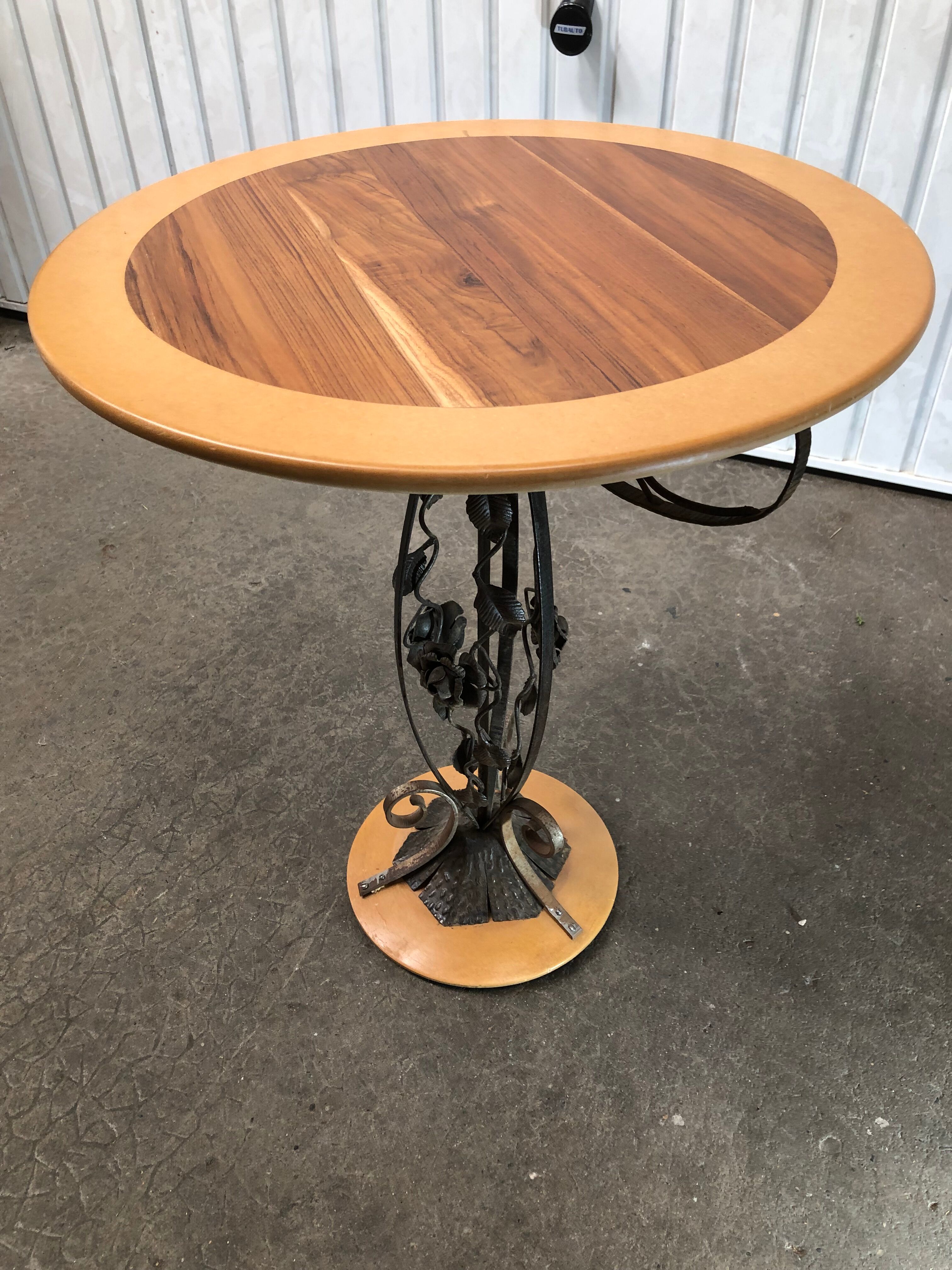 Art deco style pedestal table