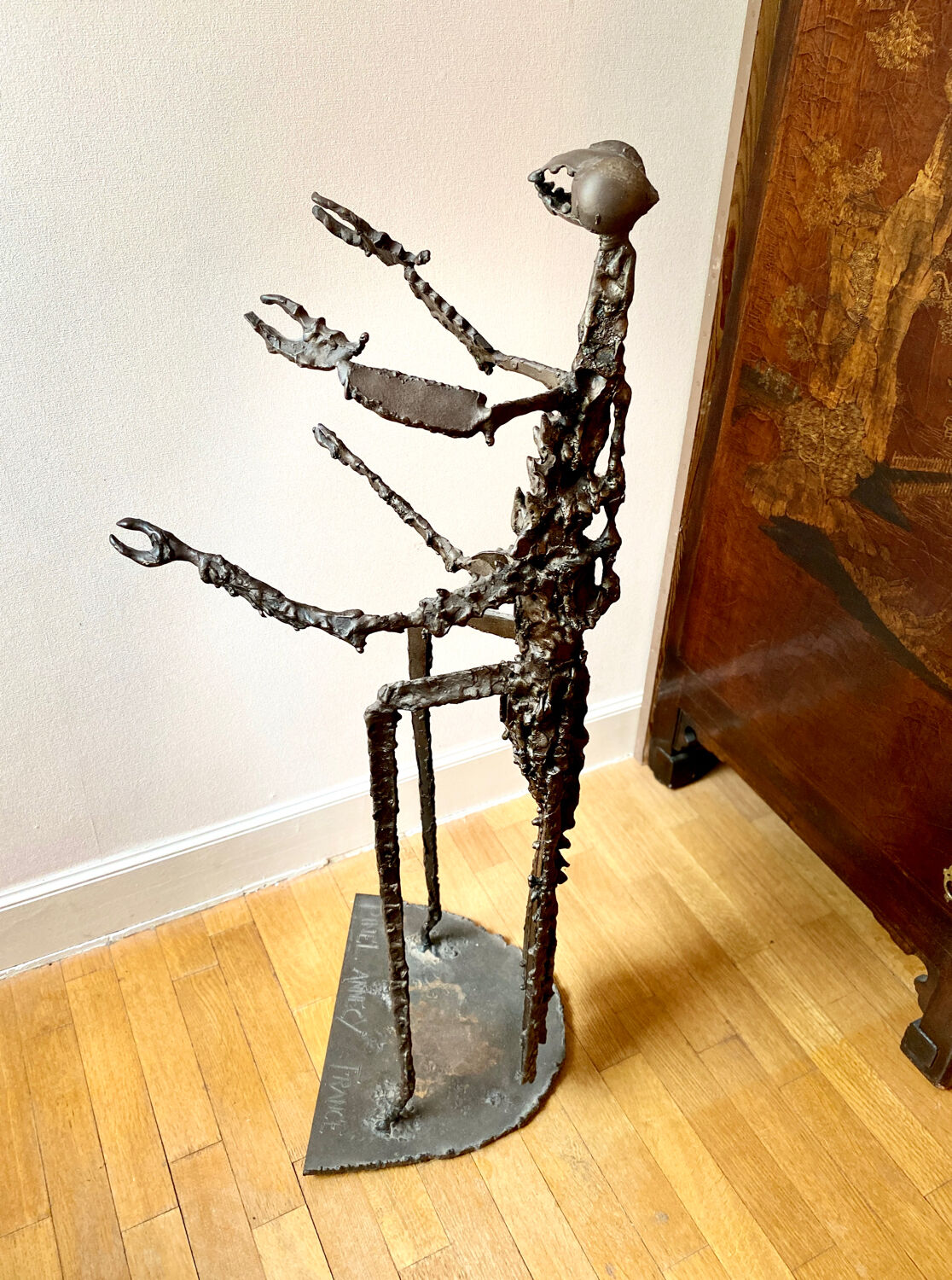 Sculpture praying mantis metal sculptor Michel Pinel