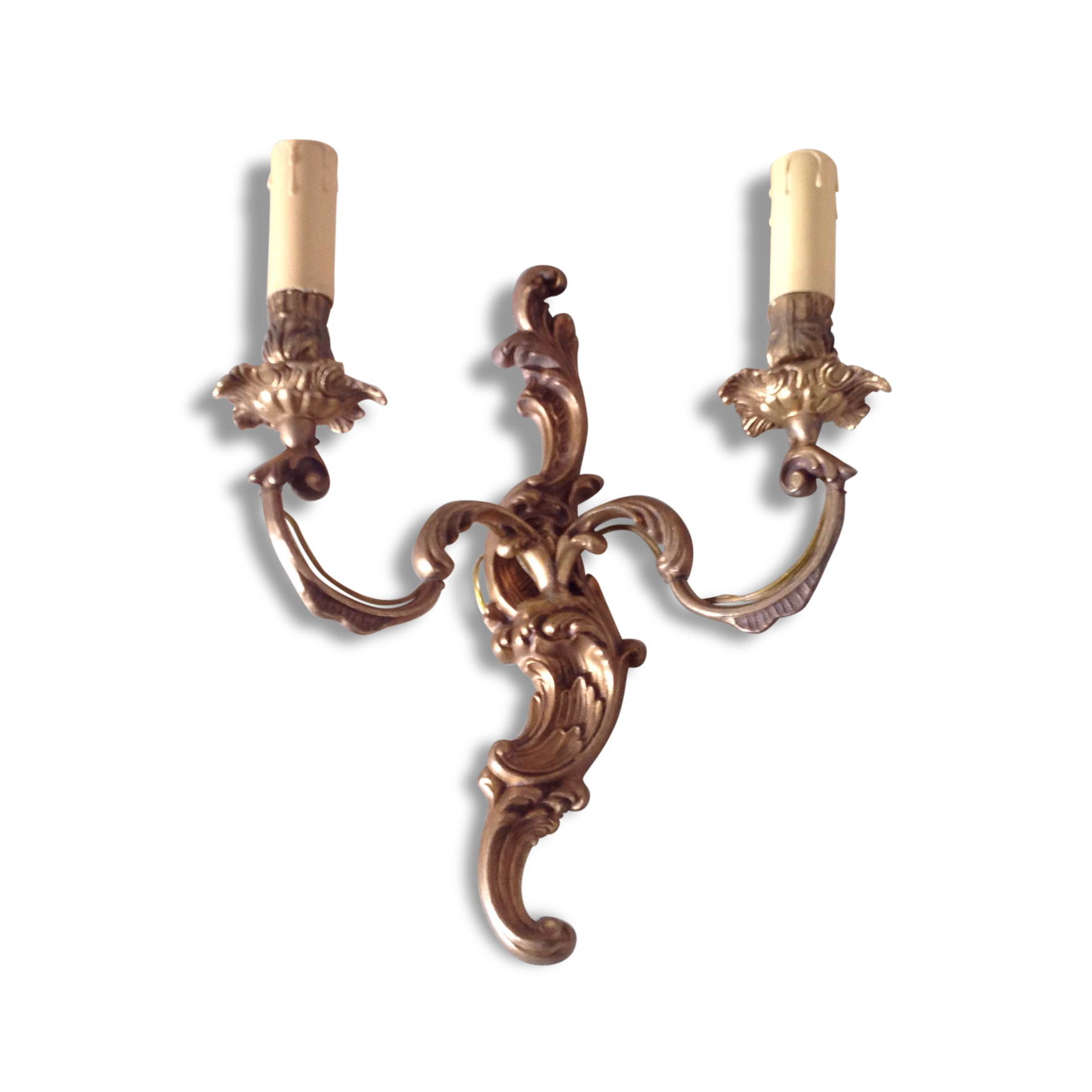 Wall bronze
