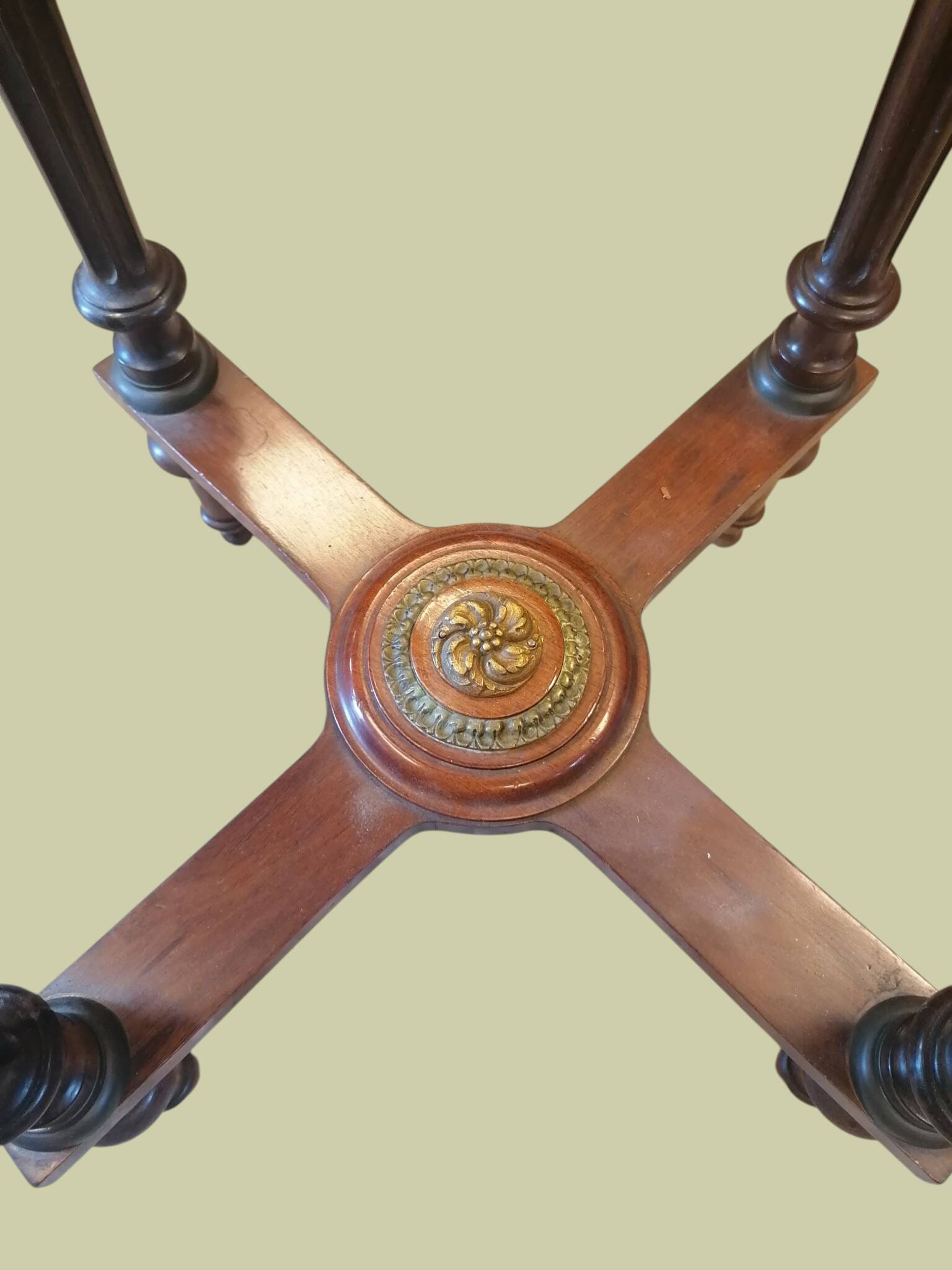 Table d'appoint / sellette / guéridon à l'antique - Bois, bronze et marbre