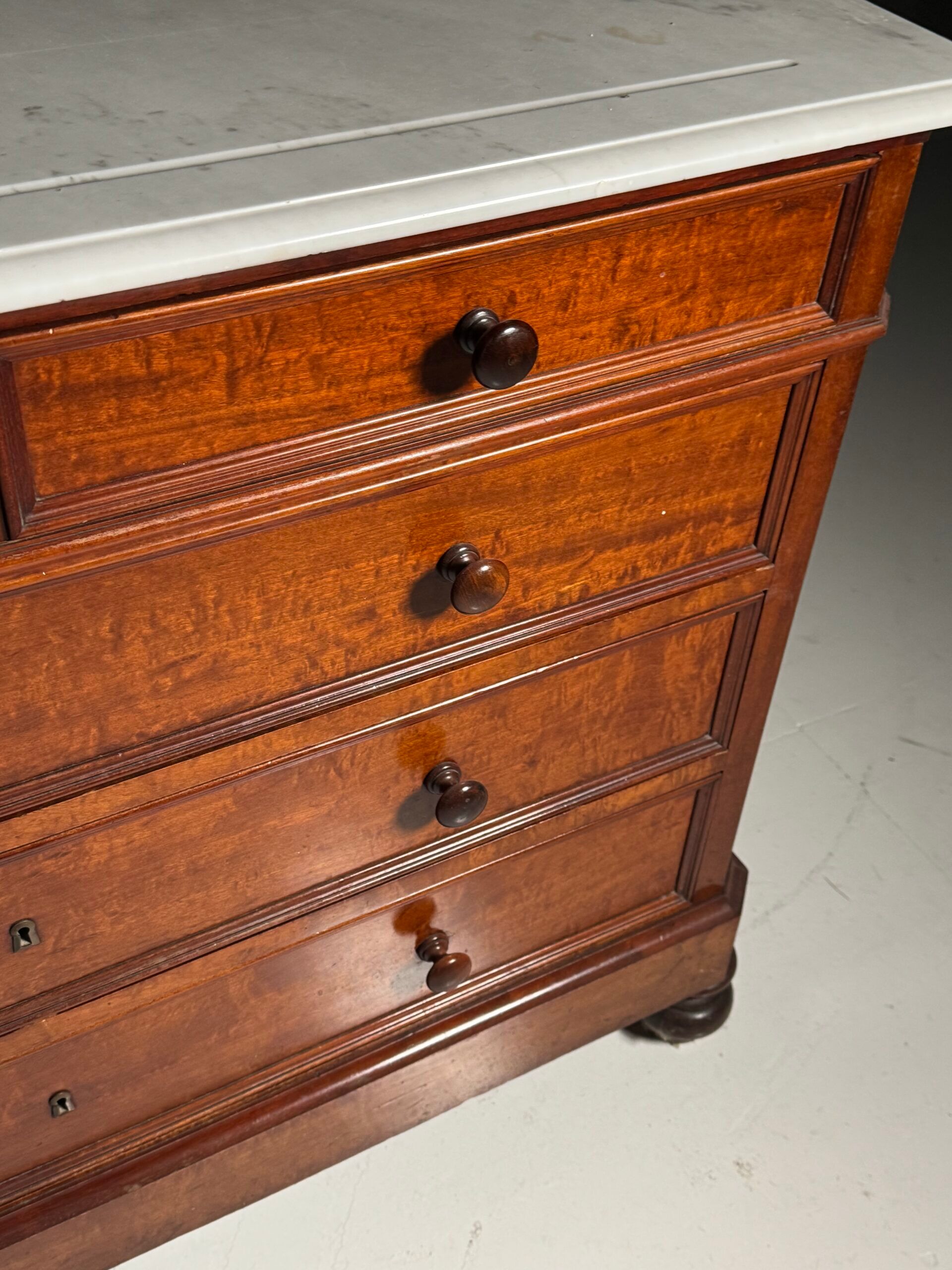 Mahogany chest of drawers 19th century
