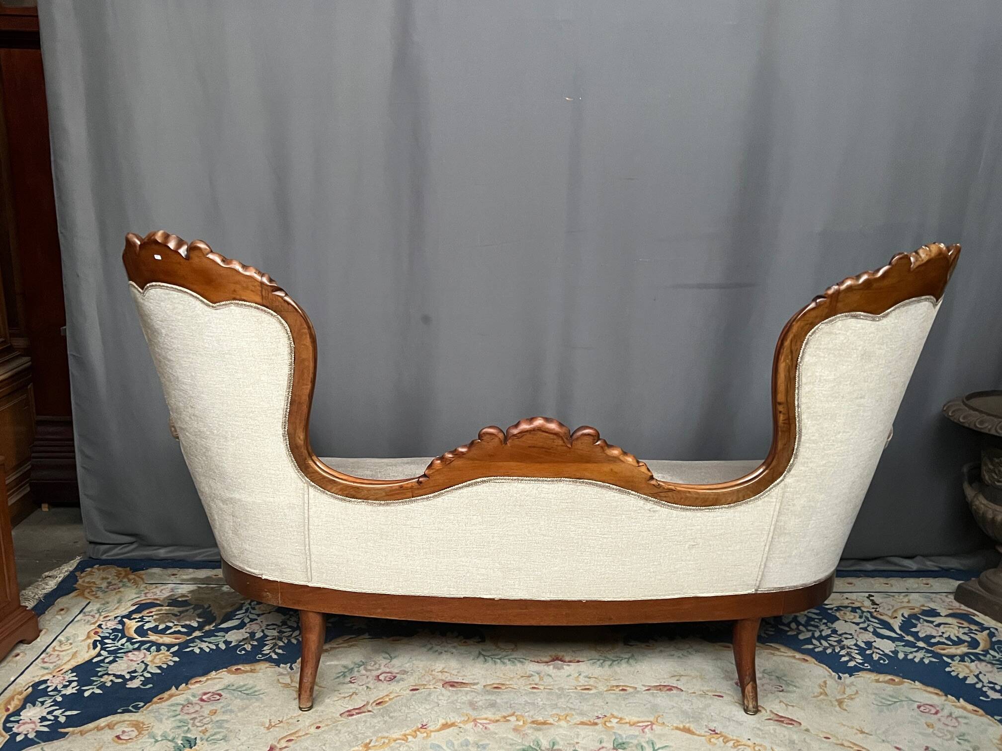 Victorian sofa. Solid mahogany.