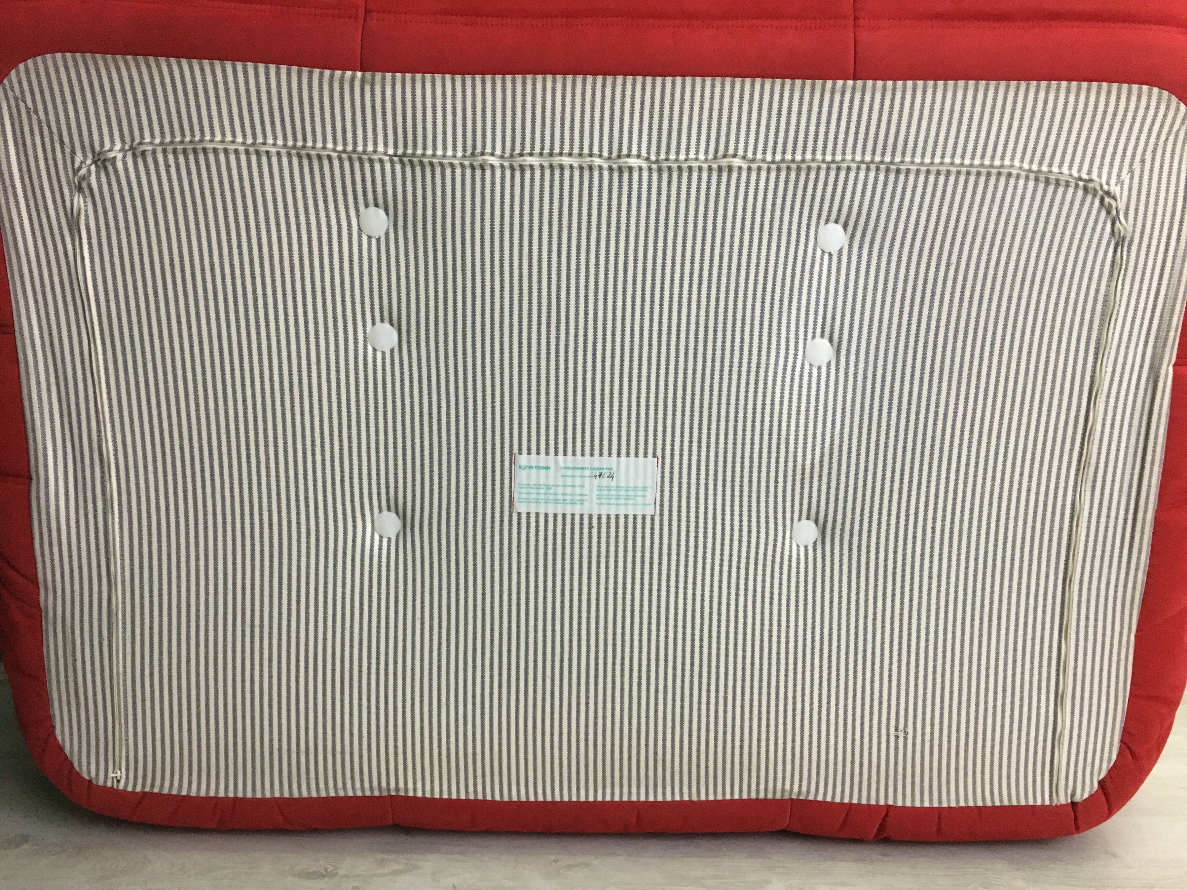Togo rouge par Michel Ducaroy pour Ligne Roset