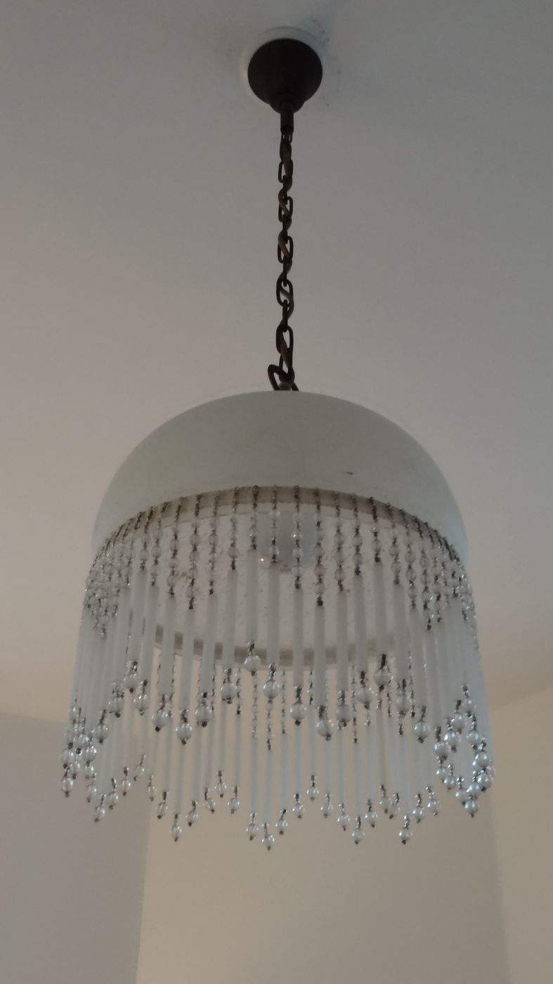 Vintage suspension in half shell speckled with pearls