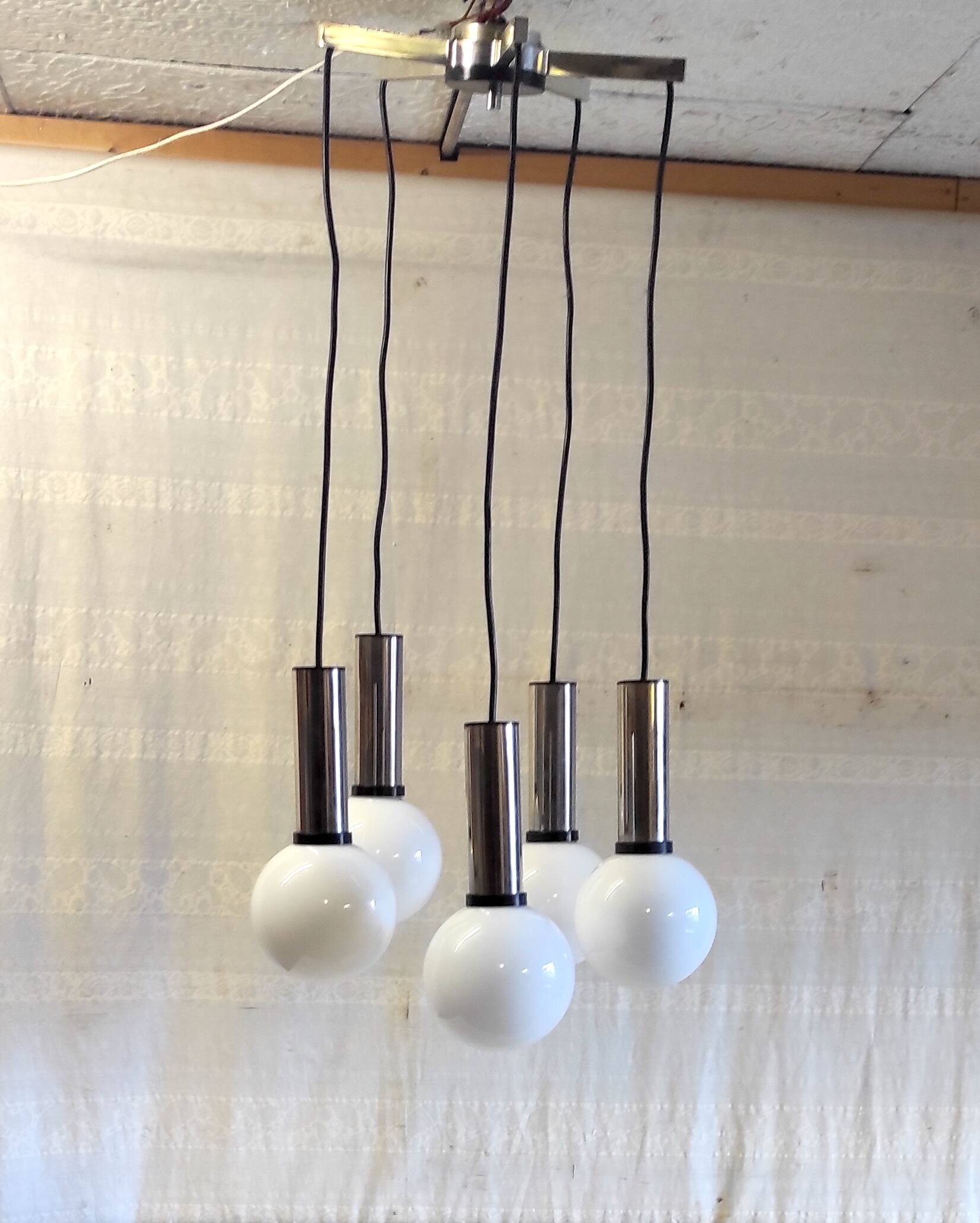 Cascade suspension with 5 chrome metal lights and opaline globes - 1970s