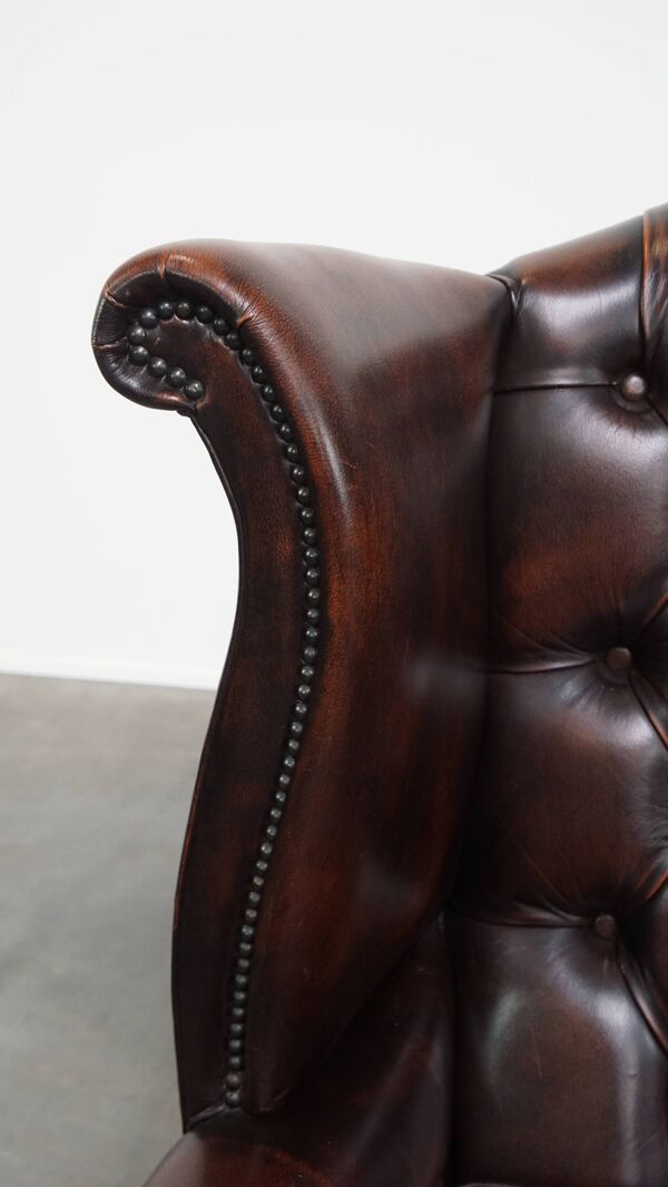 Fauteuil à oreilles Chesterfield en cuir de vache marron