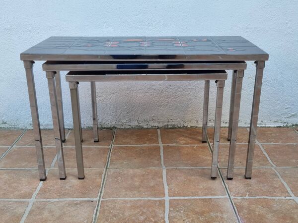 Ensemble de trois tables gigognes style  Belarti, années 60, space age