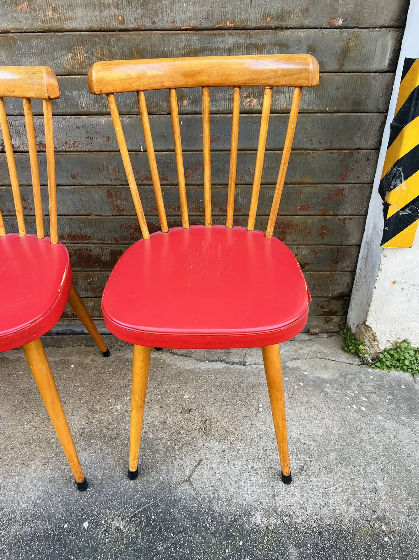 (Lot) 4 beautiful compass-legged chairs from the 60s/70s.