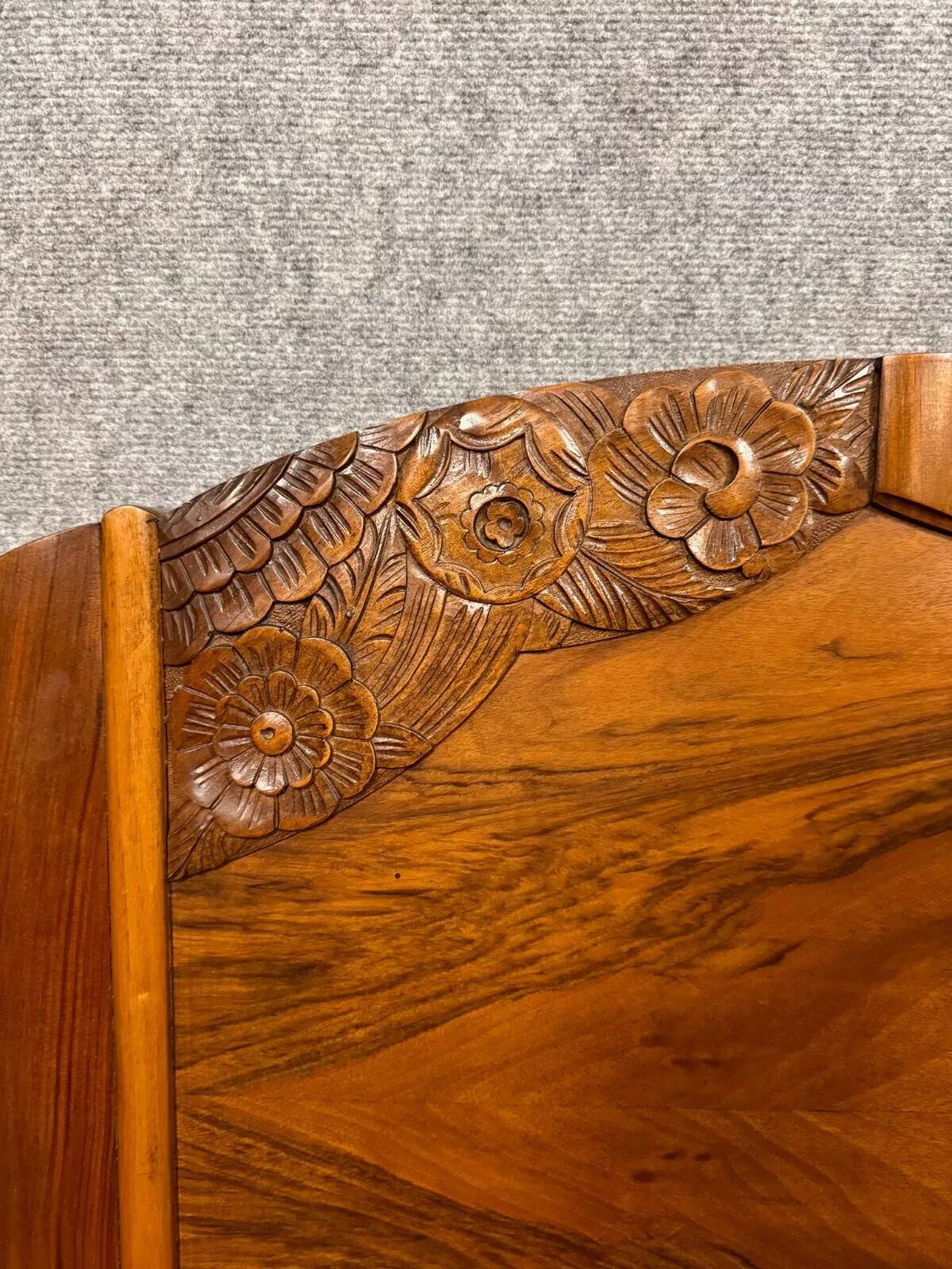 Art Deco fan in walnut – Decorated with stylised flowers