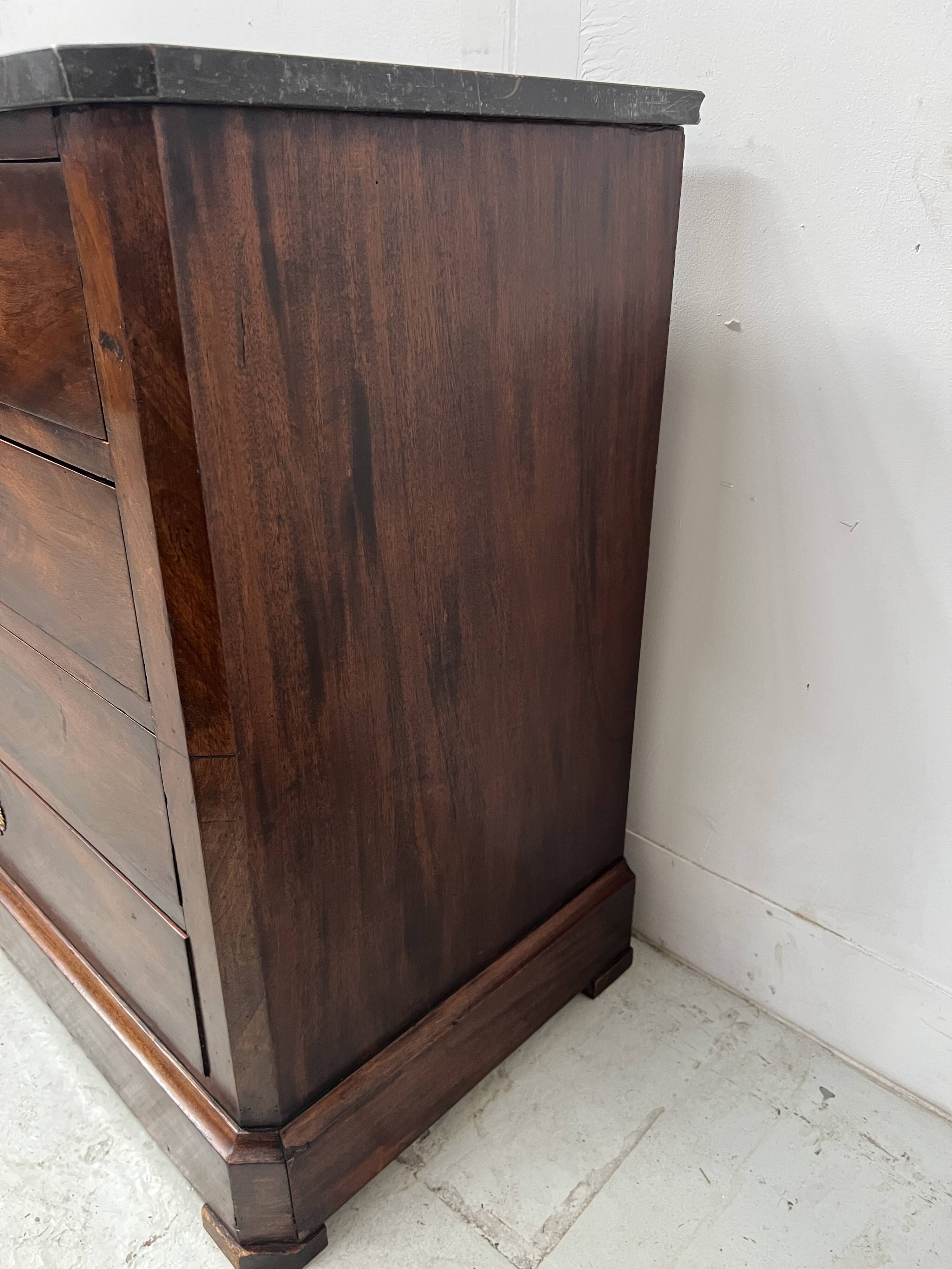 Commode en acajou de style Louis Philippe XIX siècle