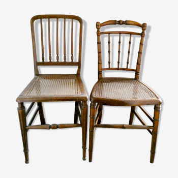 Paire de chaises en bois sculpté et assise cannées années 40