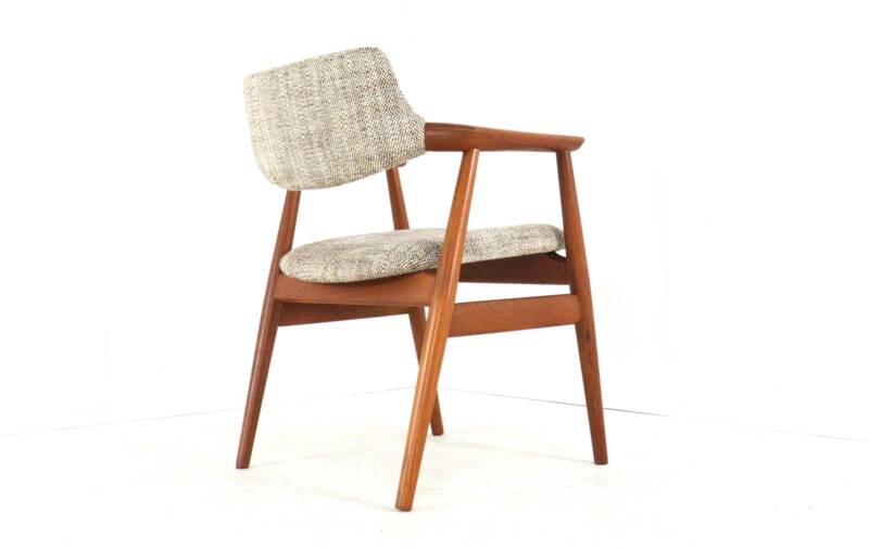 Svend Åge Eriksen for Glostrup GM11 chair - danish design - new upholstery