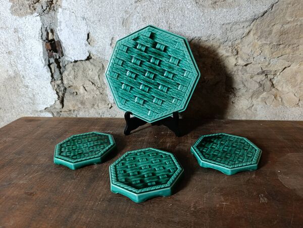 Ensemble de sous-plat et de dessous de verre en majolique vert émeraude vintage de Digoin France.