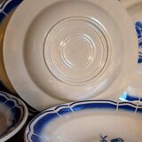 Cinq assiettes "grand-mère" anciennes à fleurs bleues