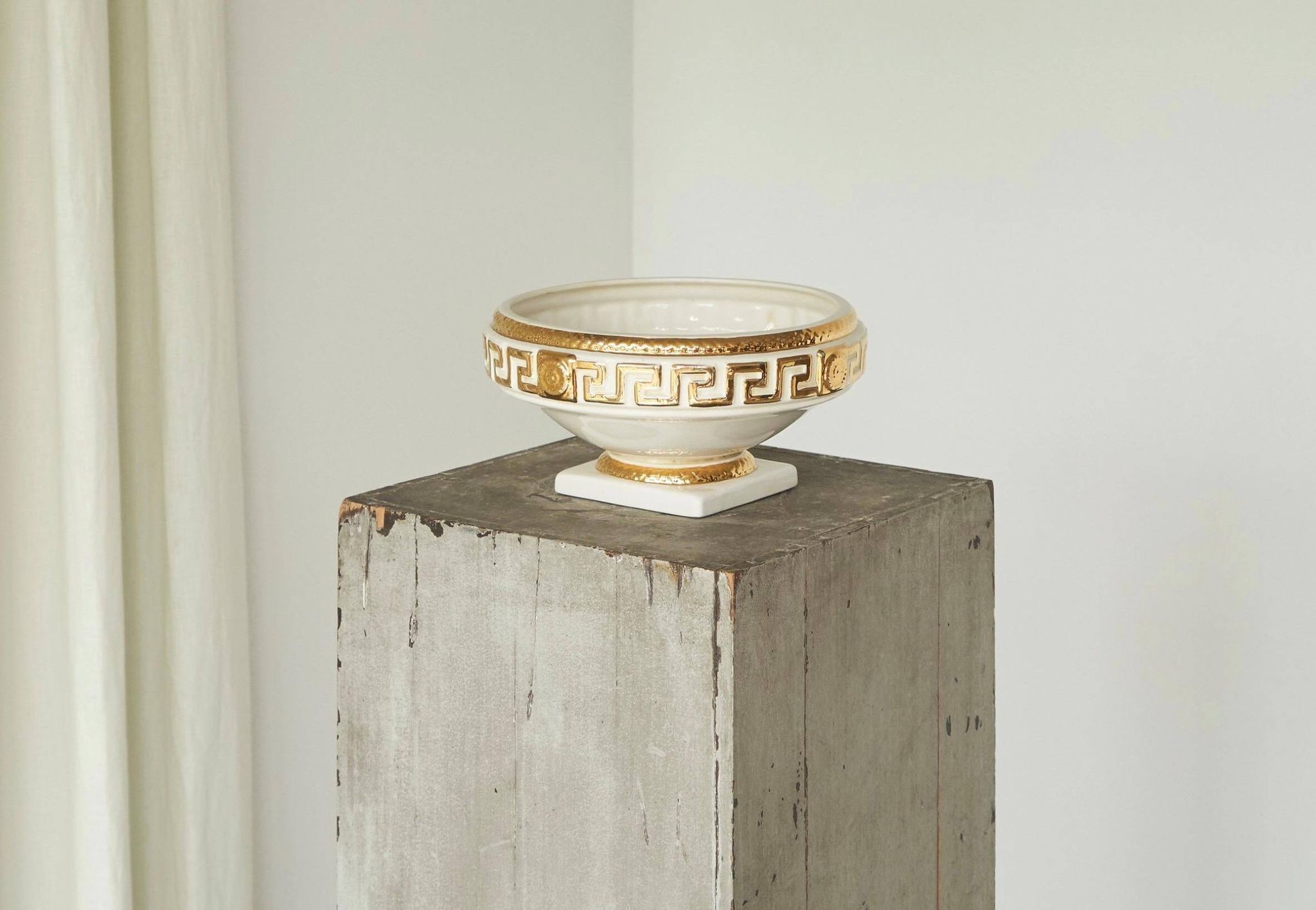 Large central piece Italian pottery in the style of Gianni Versace from the 1970s.
