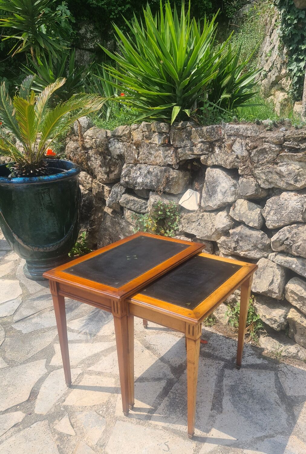 Suite de 2 tables gigognes de style empire