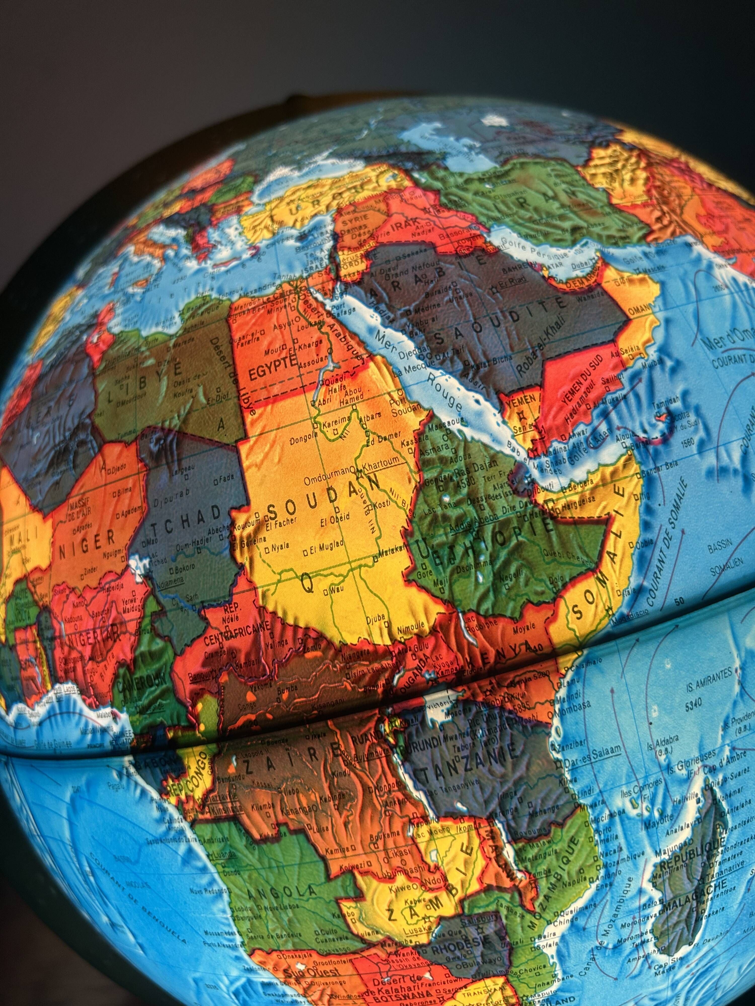 Illuminated Relief Globe – Scan-Globe Model 3Z Gyroscopic