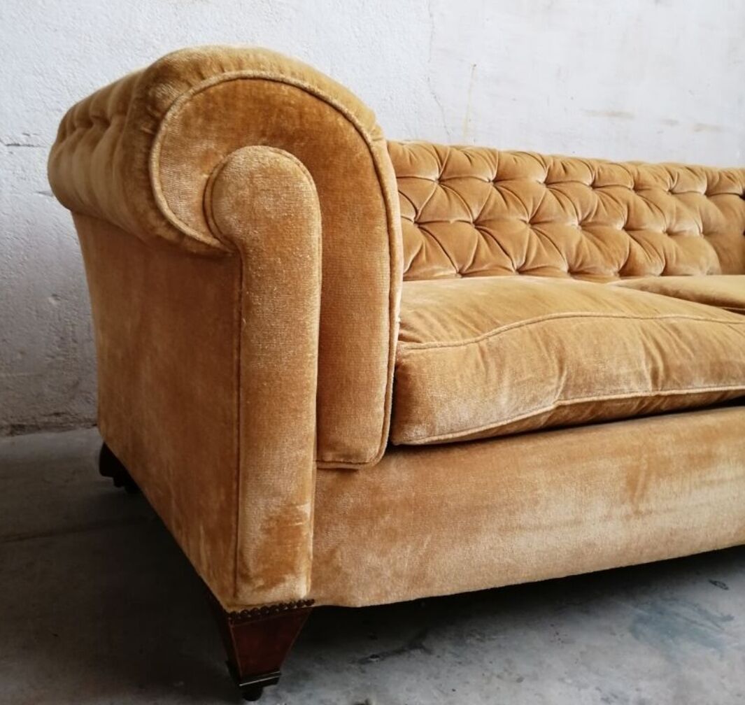Chesterfield velvet sofa 50'