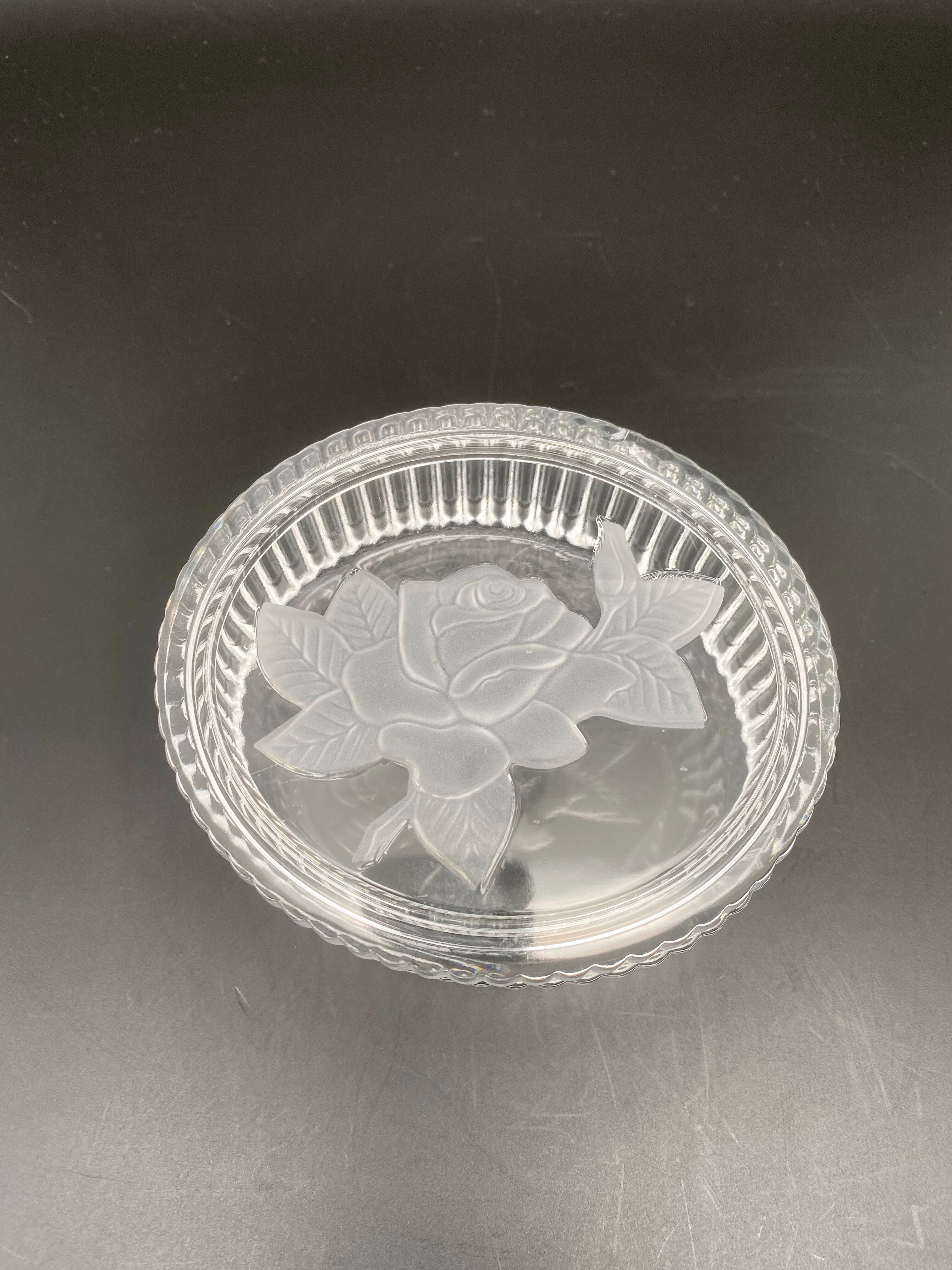 Decorative box in pink glass