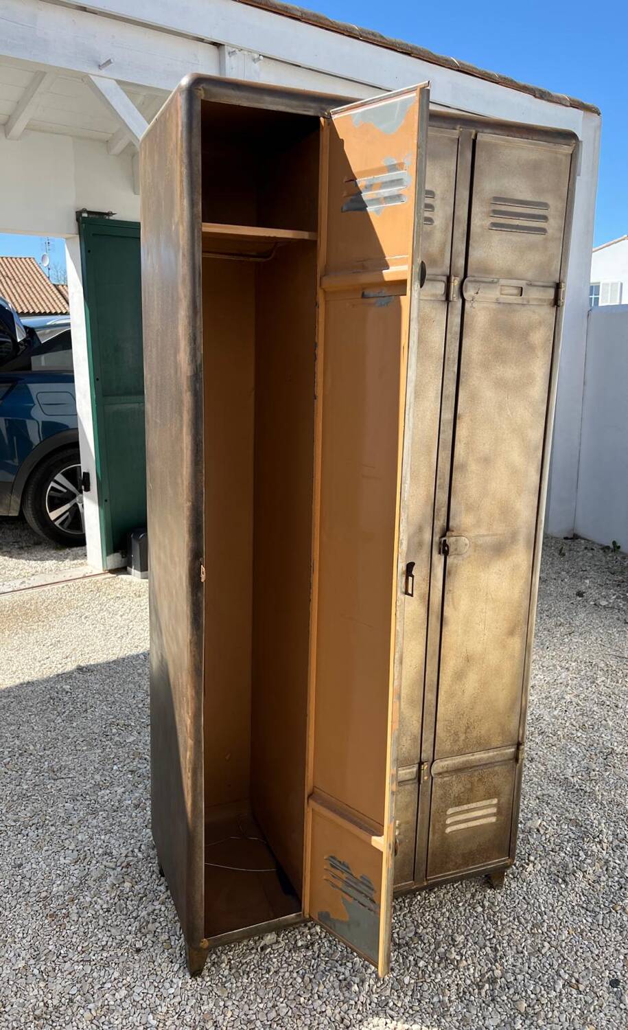 Industrial Cloakroom