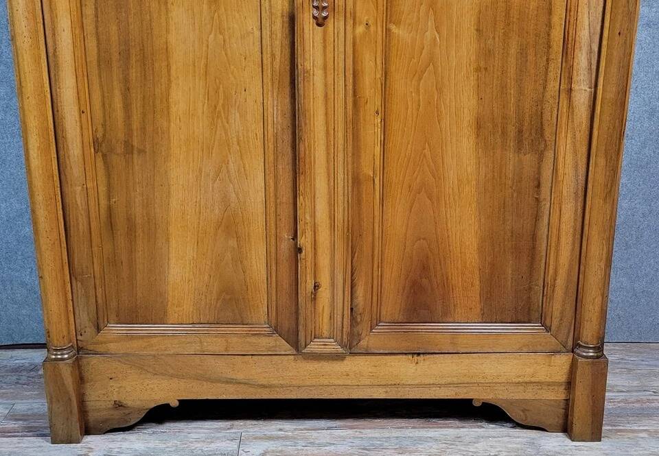 Exceptional Empire period wardrobe in solid walnut, 19th century, circa 1800