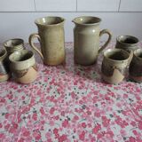 Pichets et verres en grès vernissé