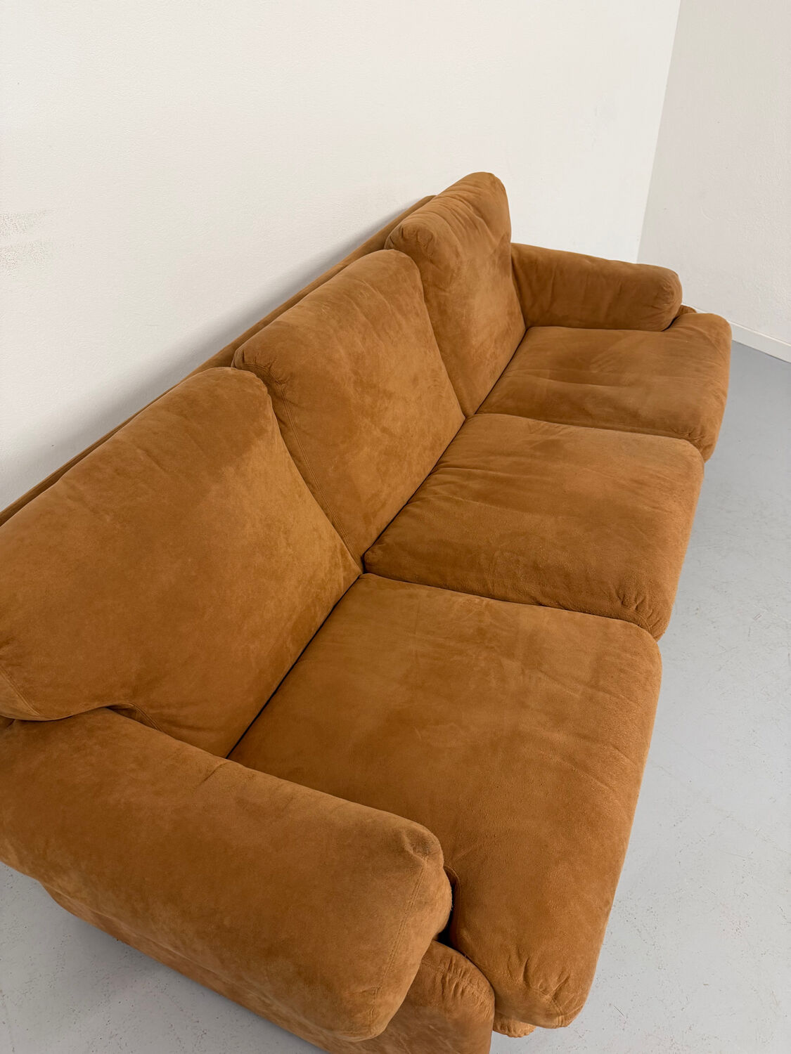 Three-seater alcantara canapé design by Tobia Scarpa for BB ITALIA vintage.