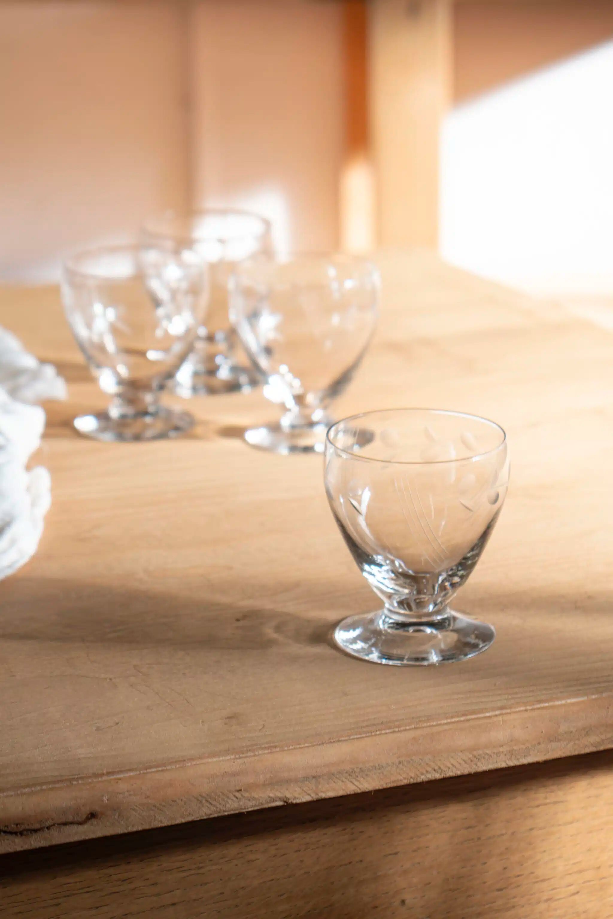 Set of 4 vintage stemmed glasses "Suzanne"