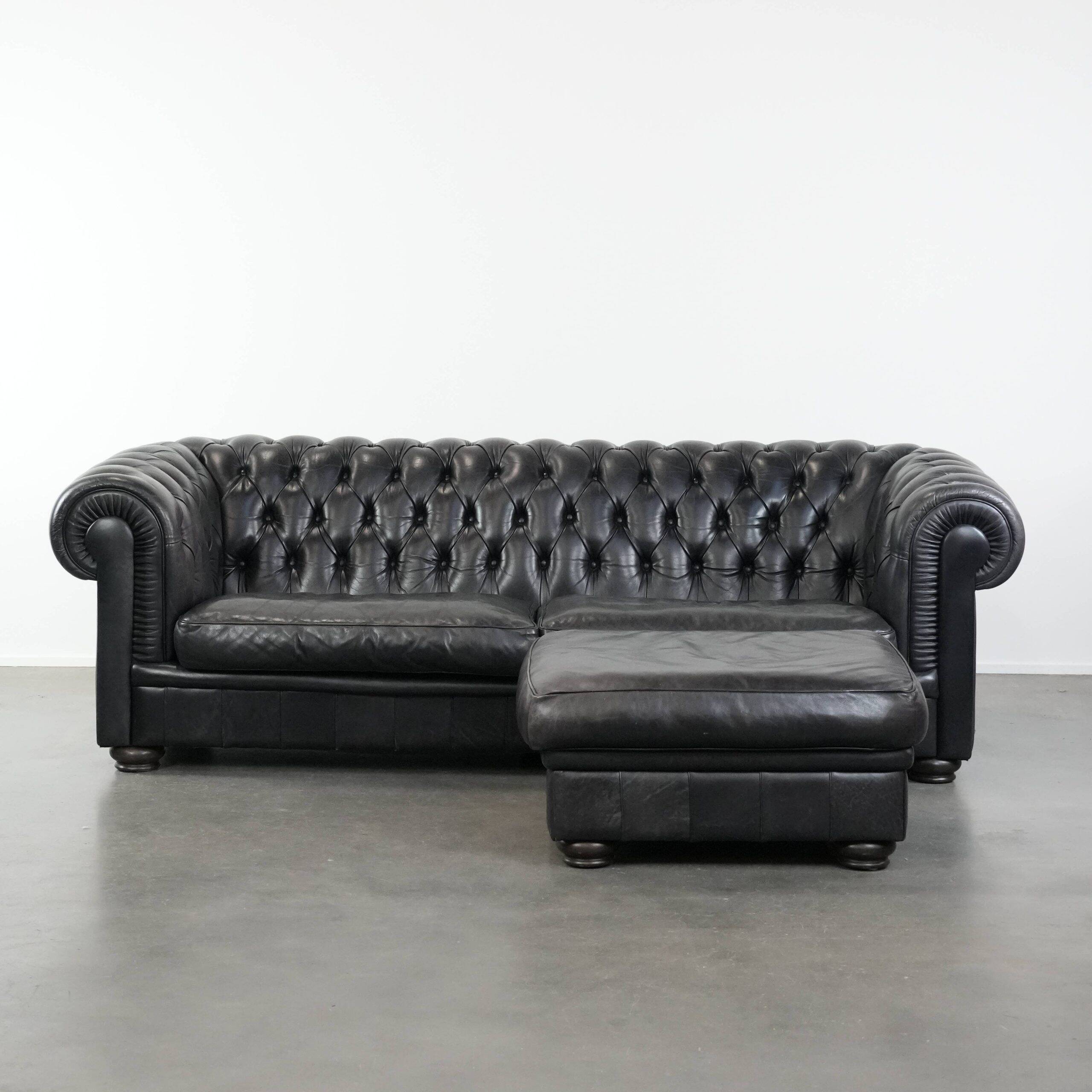 Set consisting of a cowhide leather Chesterfield sofa and matching ottoman