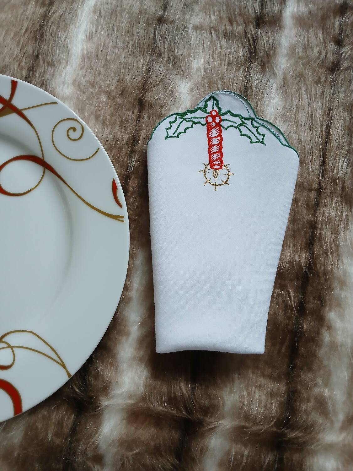 6 serviettes de table brodées anciennes 