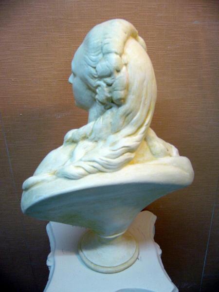Bust countess of barry patinated in staff