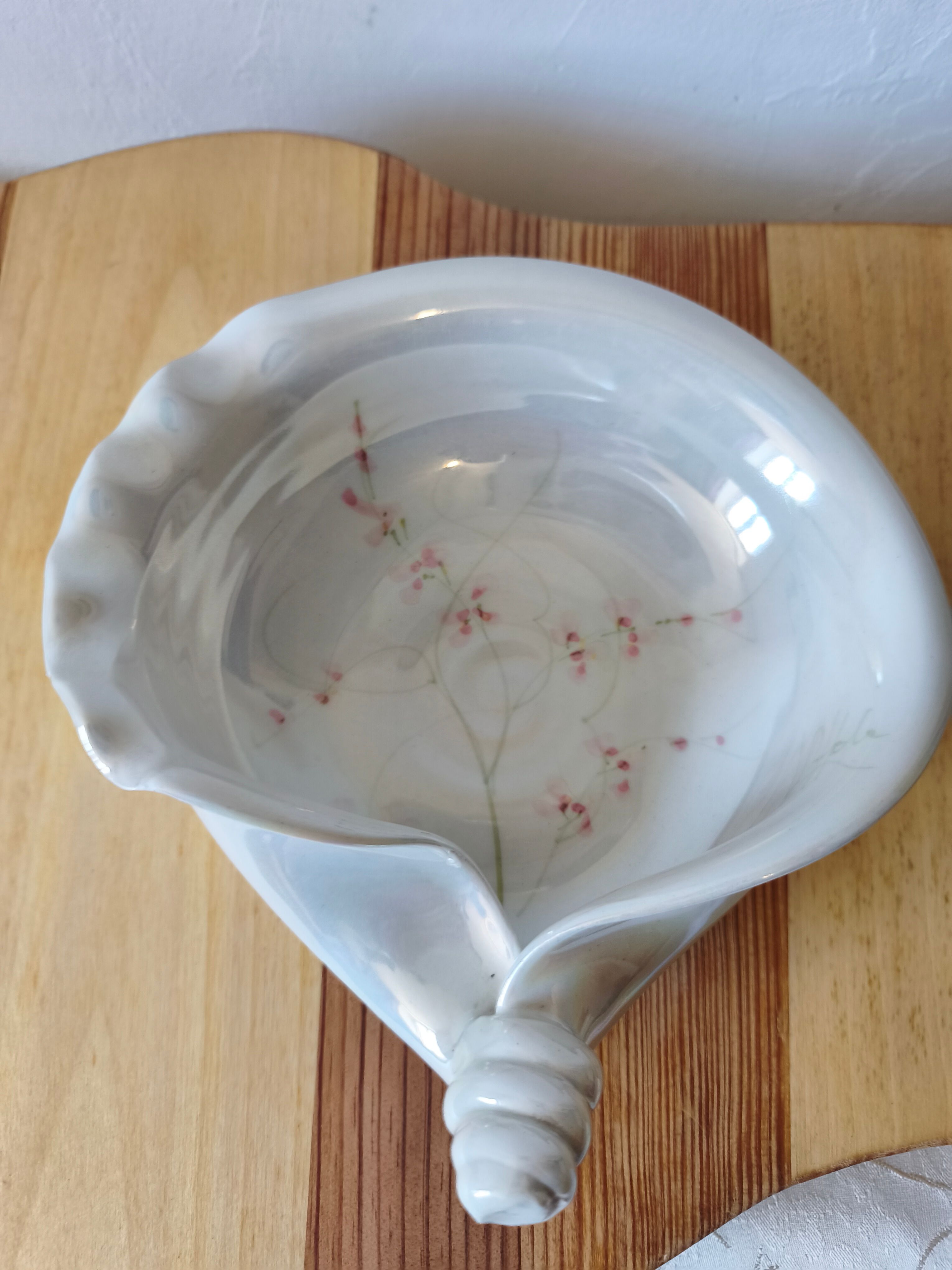 Vide poche coquille en porcelaine irisée