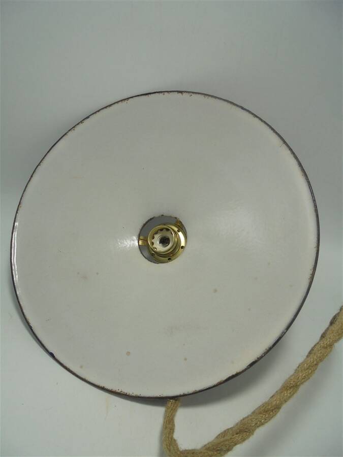 Enamelled sheet metal suspension