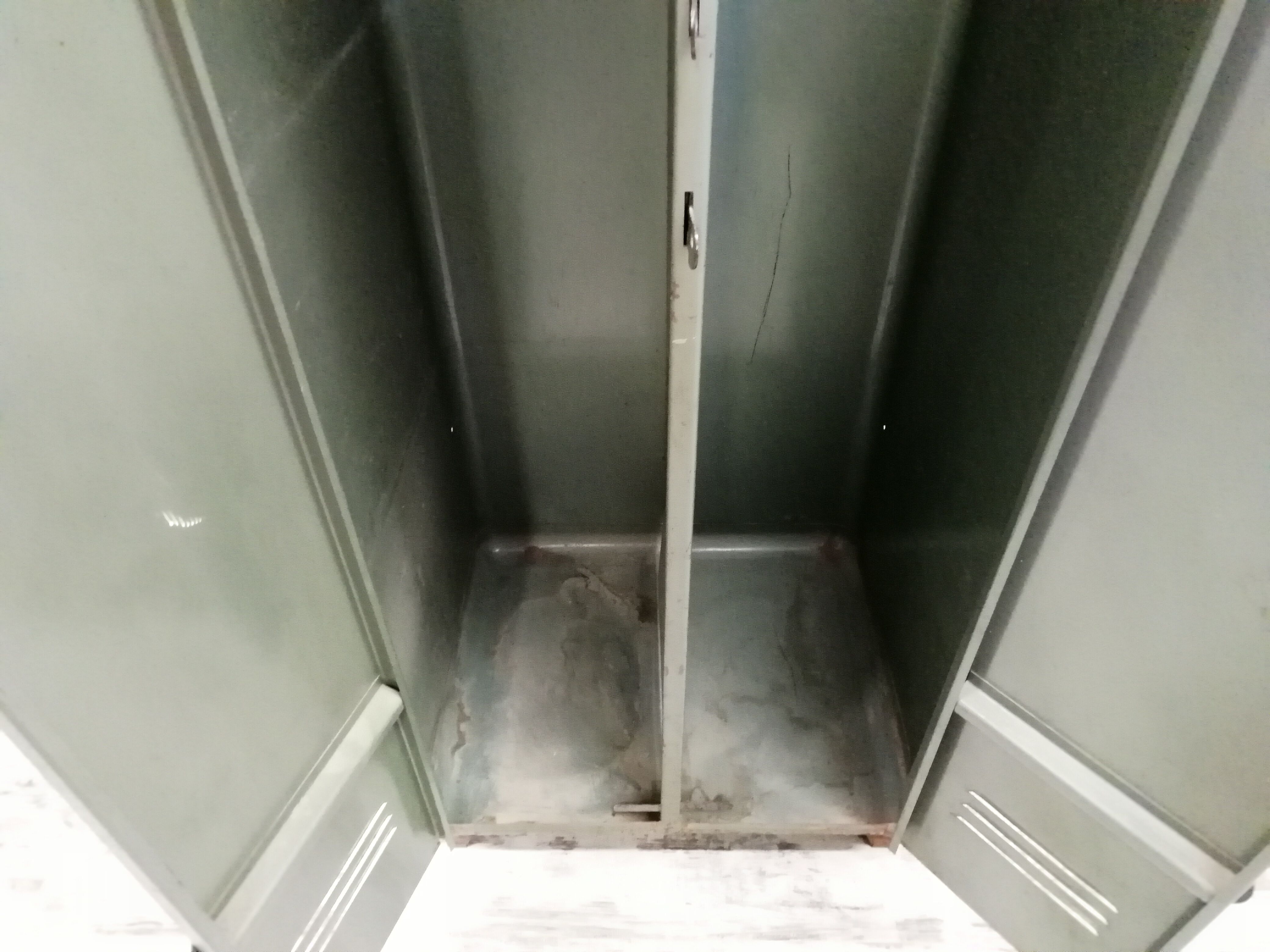 Industrial metal cloakroom