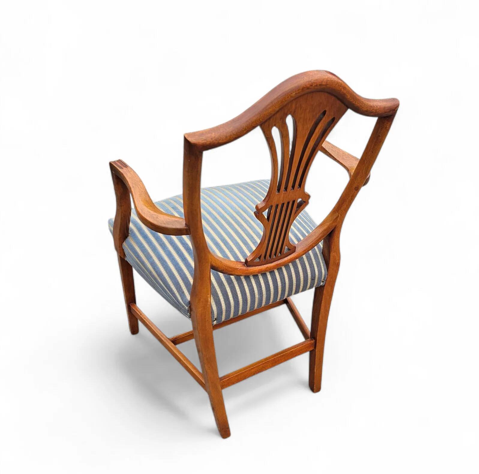 6 x English mahogany Hepplewhite chairs / 1920s