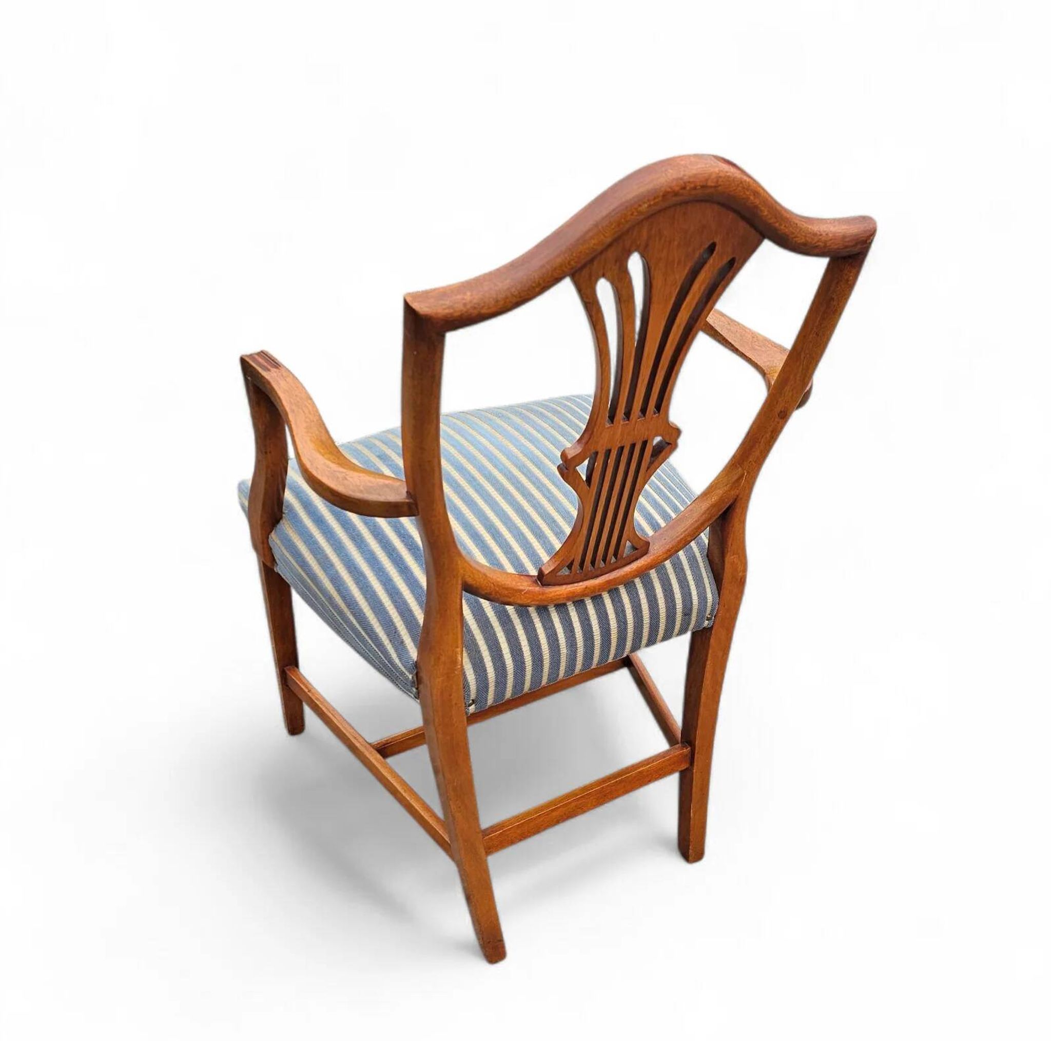 6 x English mahogany Hepplewhite chairs / 1920s
