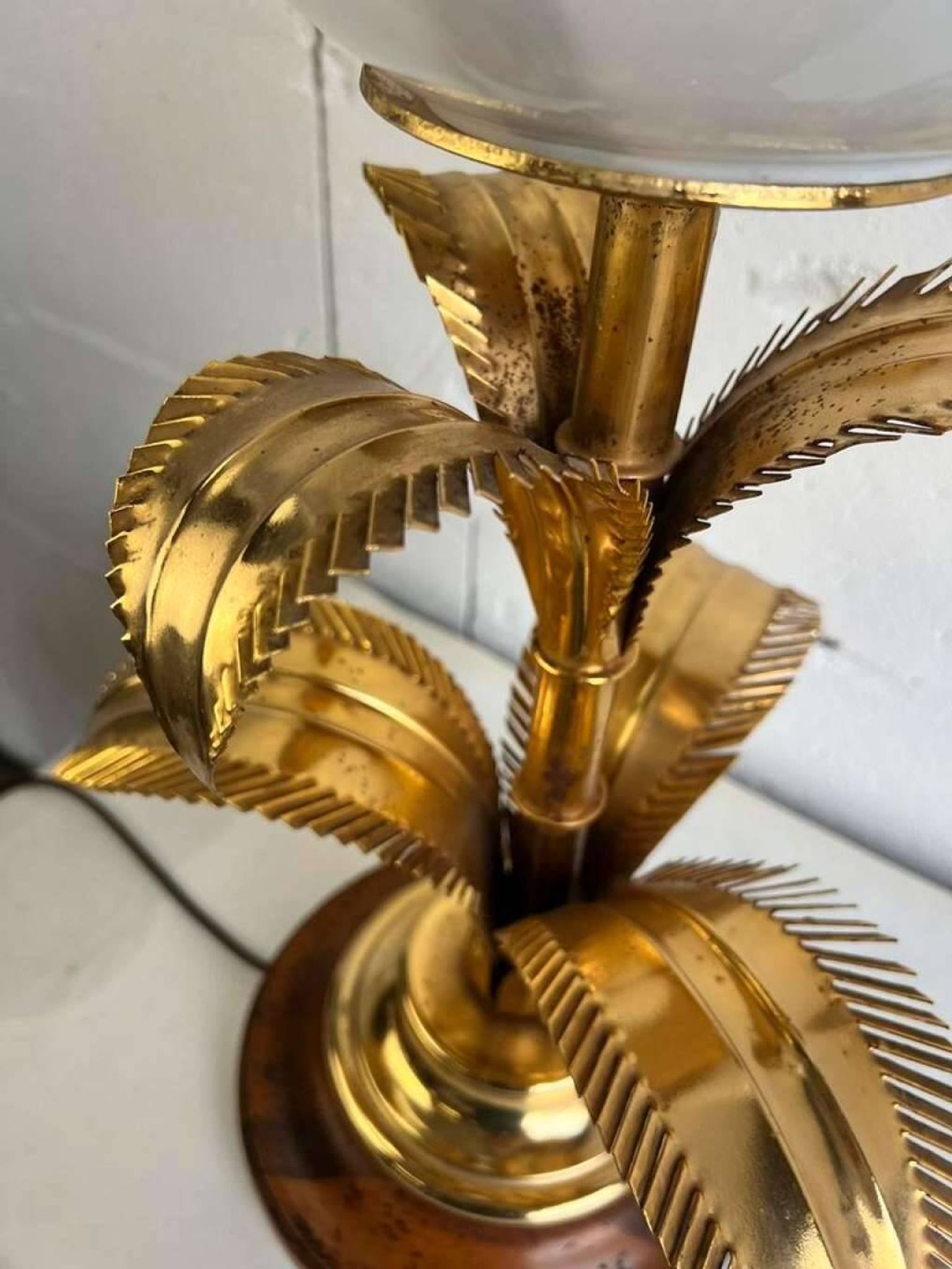 LAMPE DE TABLE HAUTE VINTAGE AVEC PALMIERS "DORÉS", STYLE HANS KÖGL