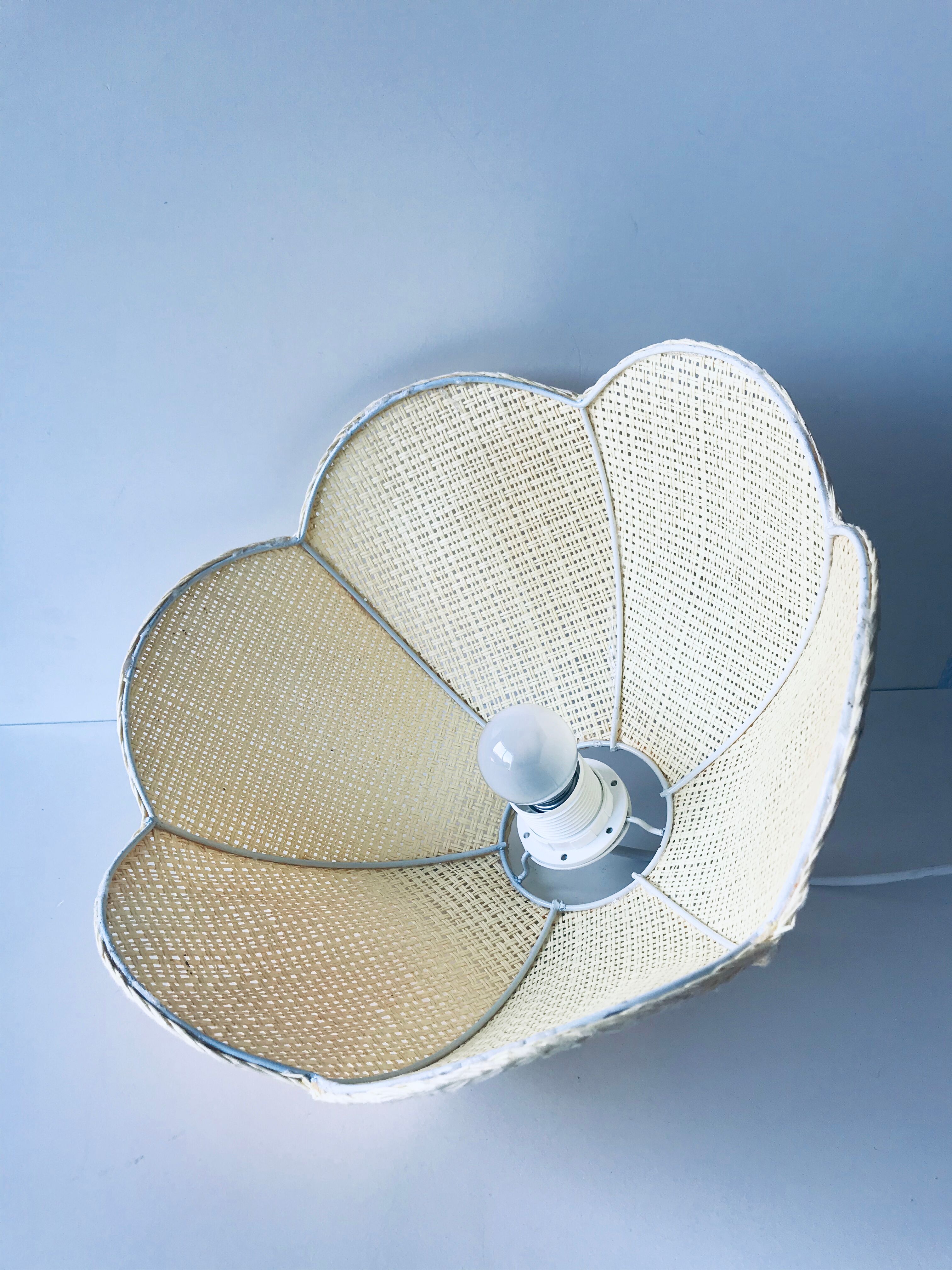 Bohemian suspension flower shape in raffia