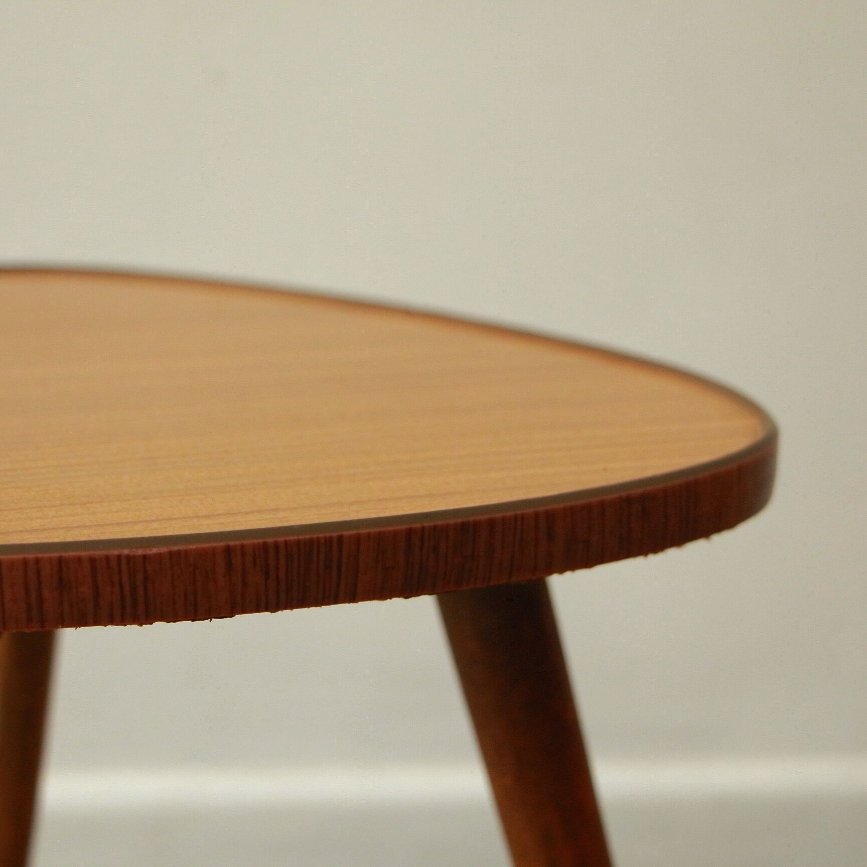 Formica tripod plant holder