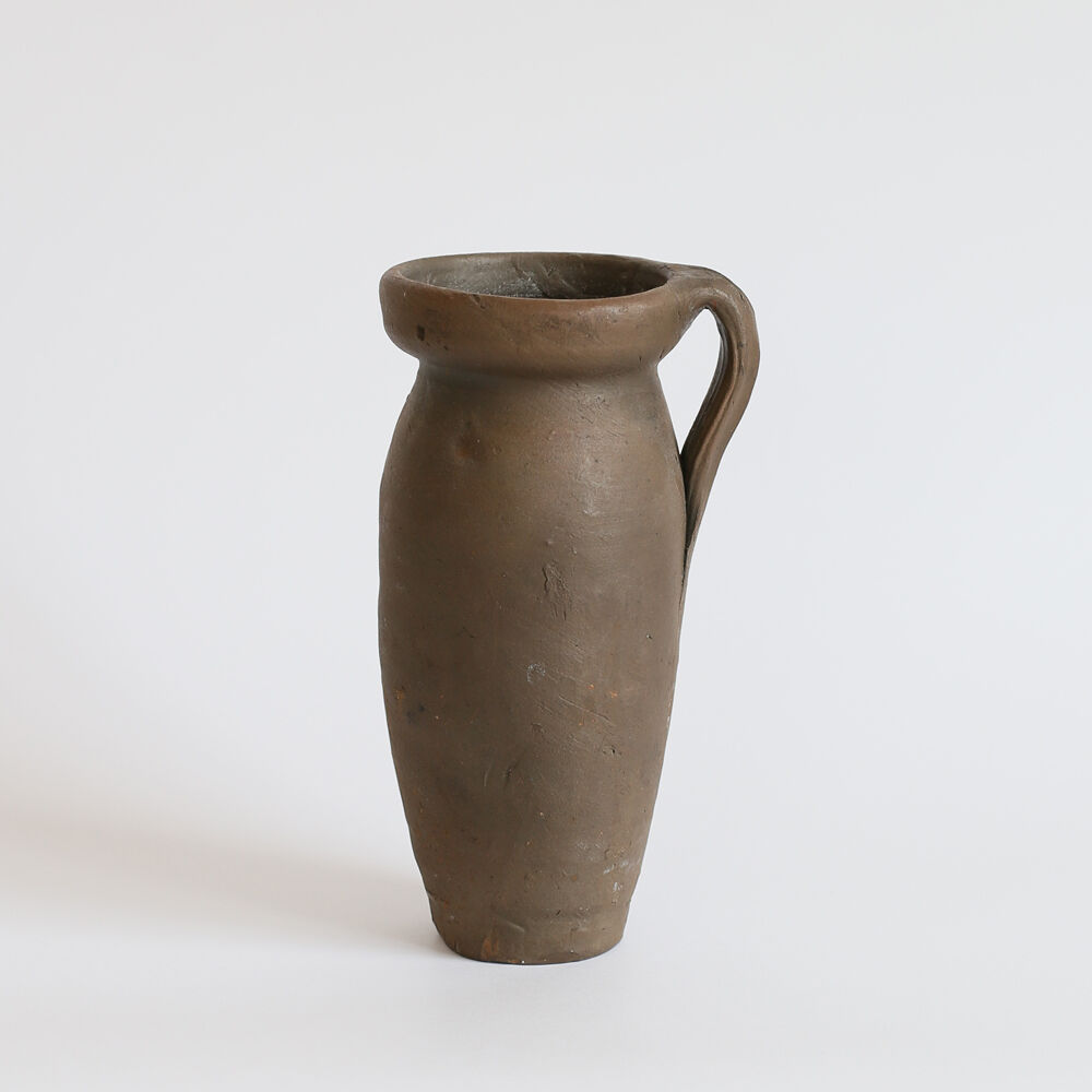 Earthen vase