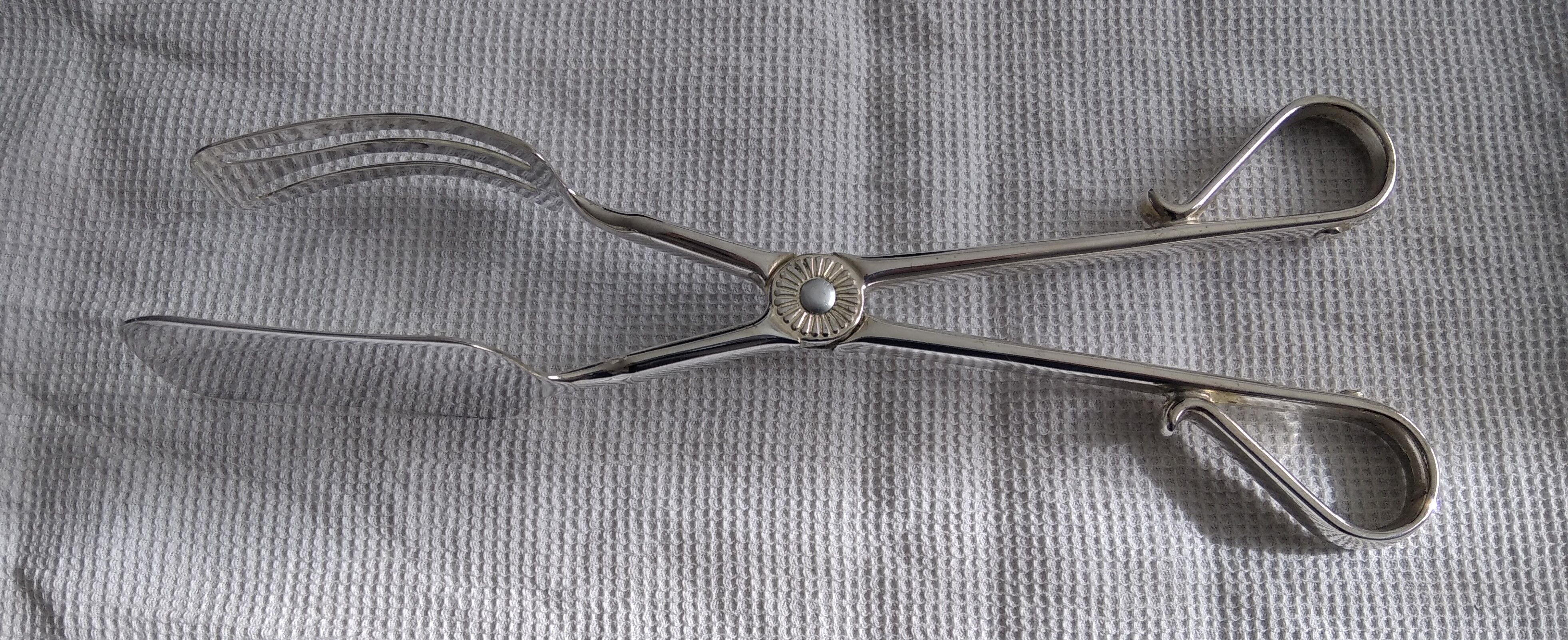 Silver metal cake pinch