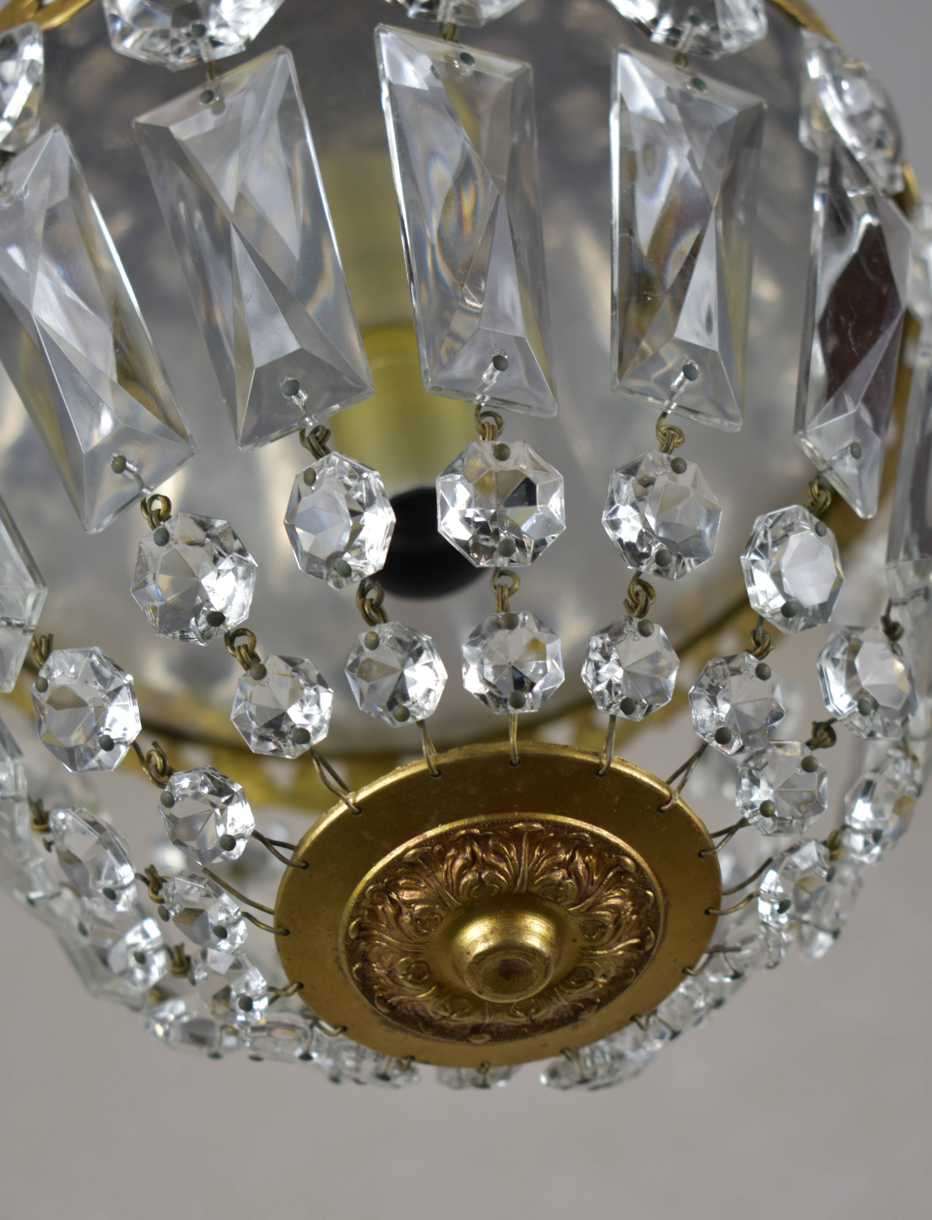 Tassel basket suspension