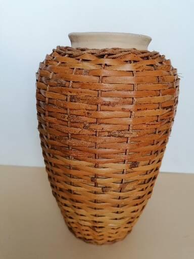 Rattan vase on ceramic