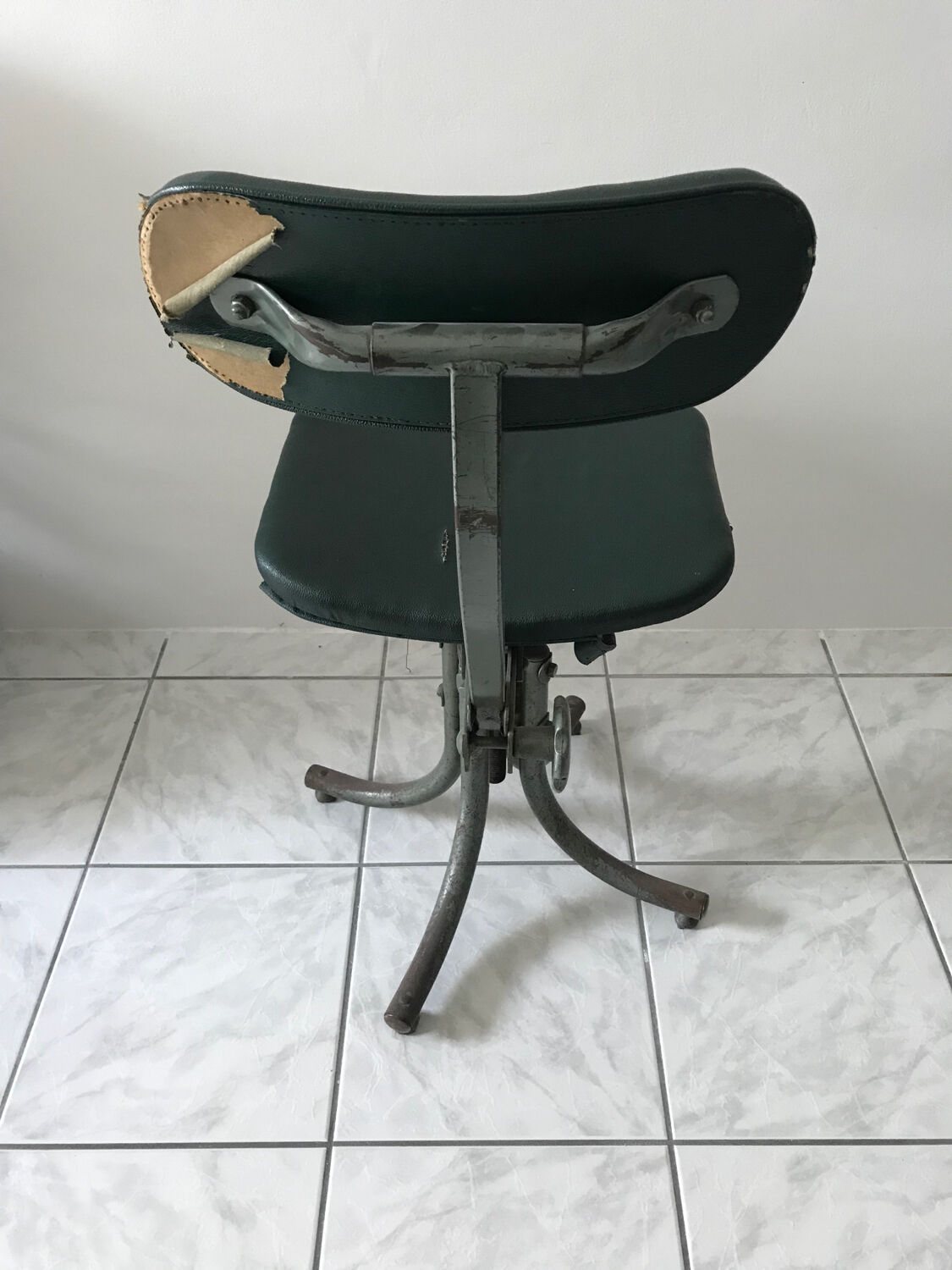 Bienaise 52 industrial chair