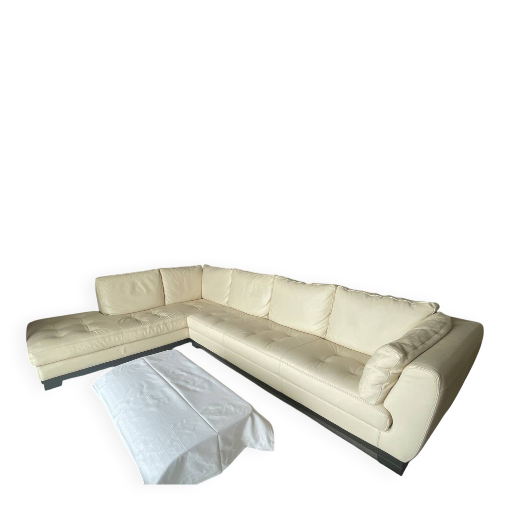 Panoramic leather lounge