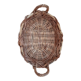 Oval wicker basket