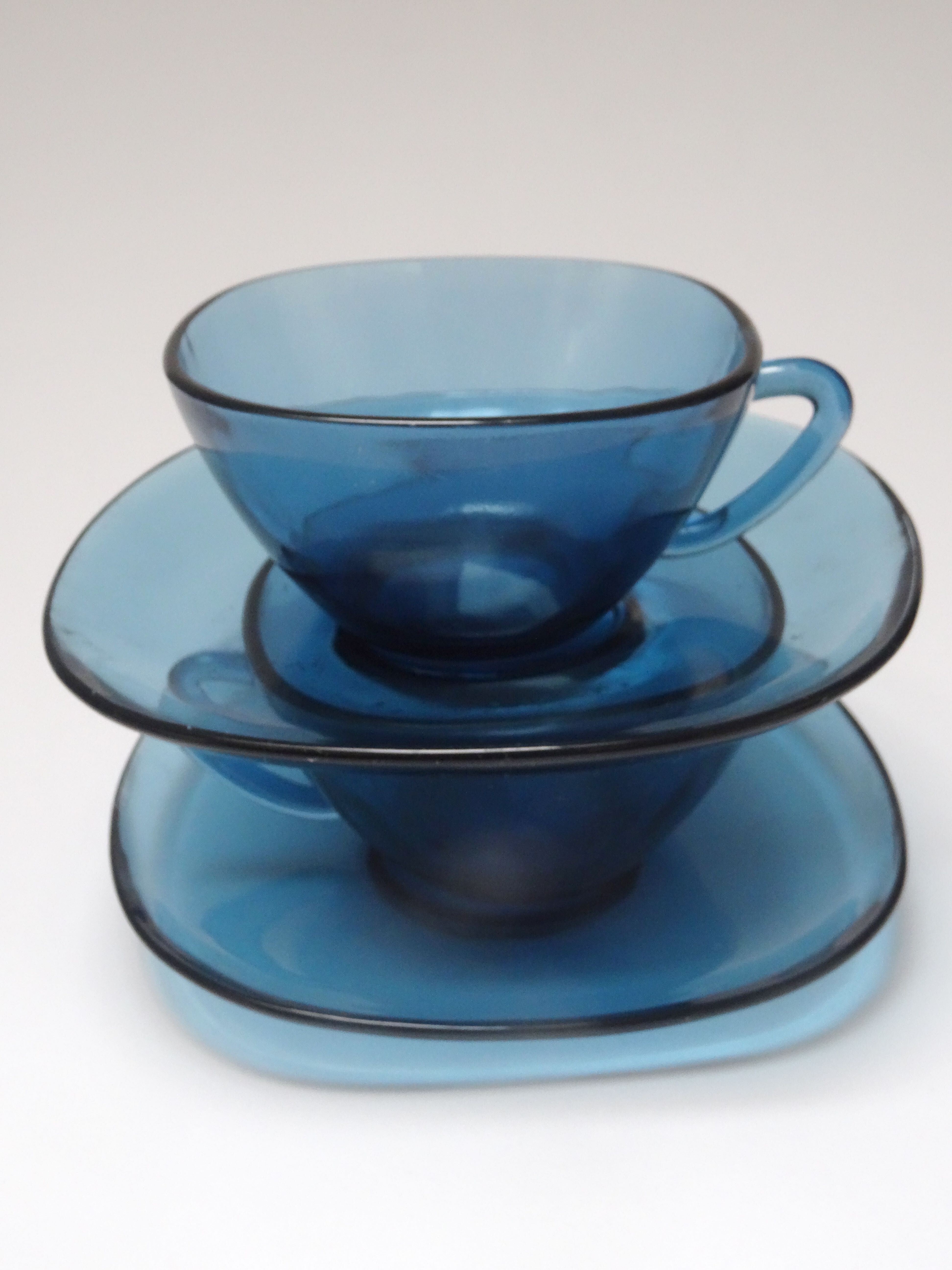 2 blue Vereco cups